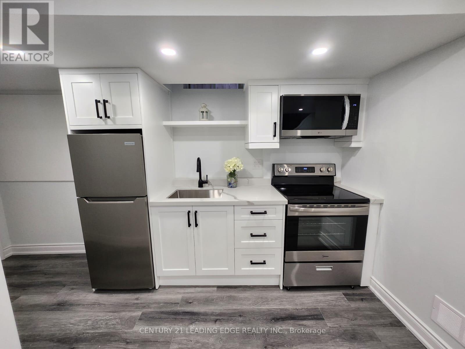 Lower - 6409 Saratoga Way, Mississauga, Ontario  L5N 7V7 - Photo 5 - W12660566