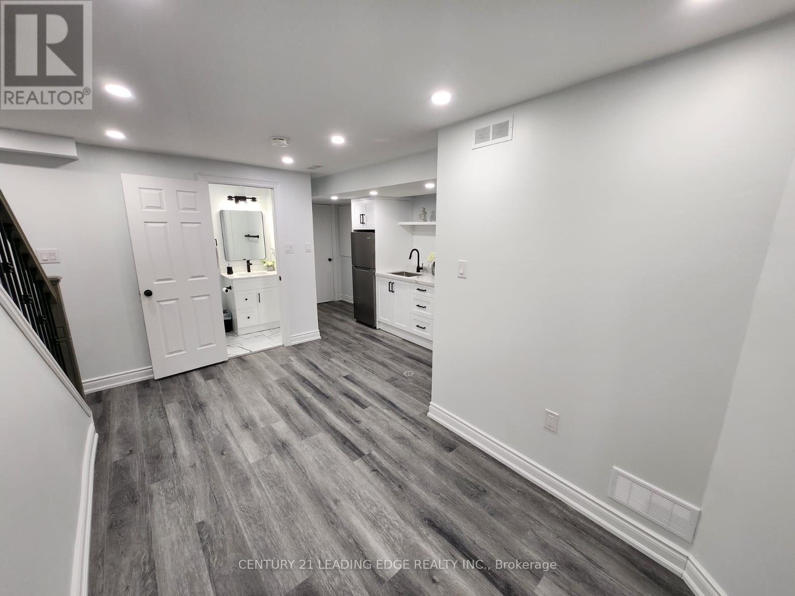 Lower - 6409 Saratoga Way, Mississauga, Ontario  L5N 7V7 - Photo 6 - W12660566