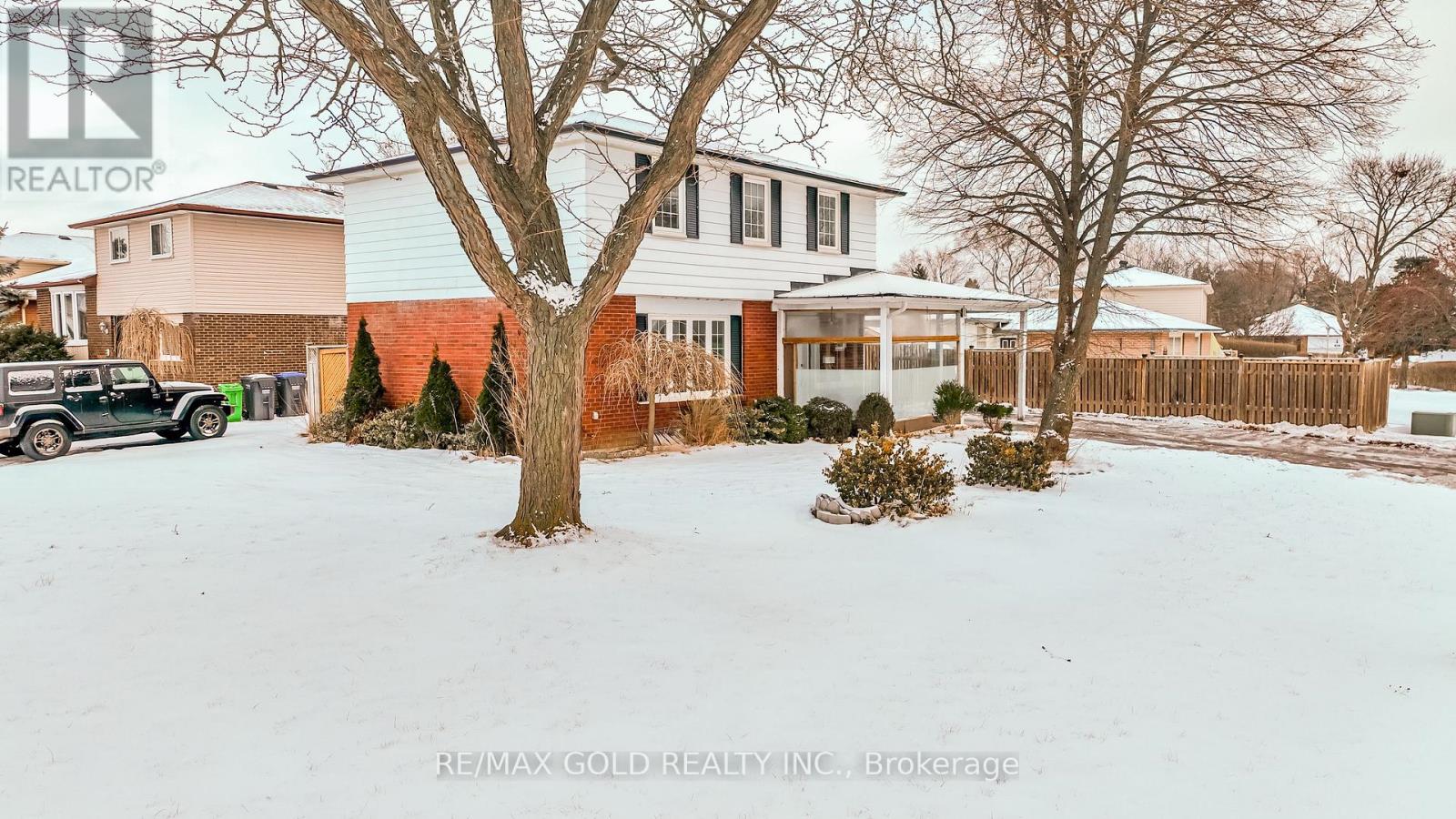 1 Elrose Road, Brampton, Ontario  L6T 2C2 - Photo 2 - W12661552