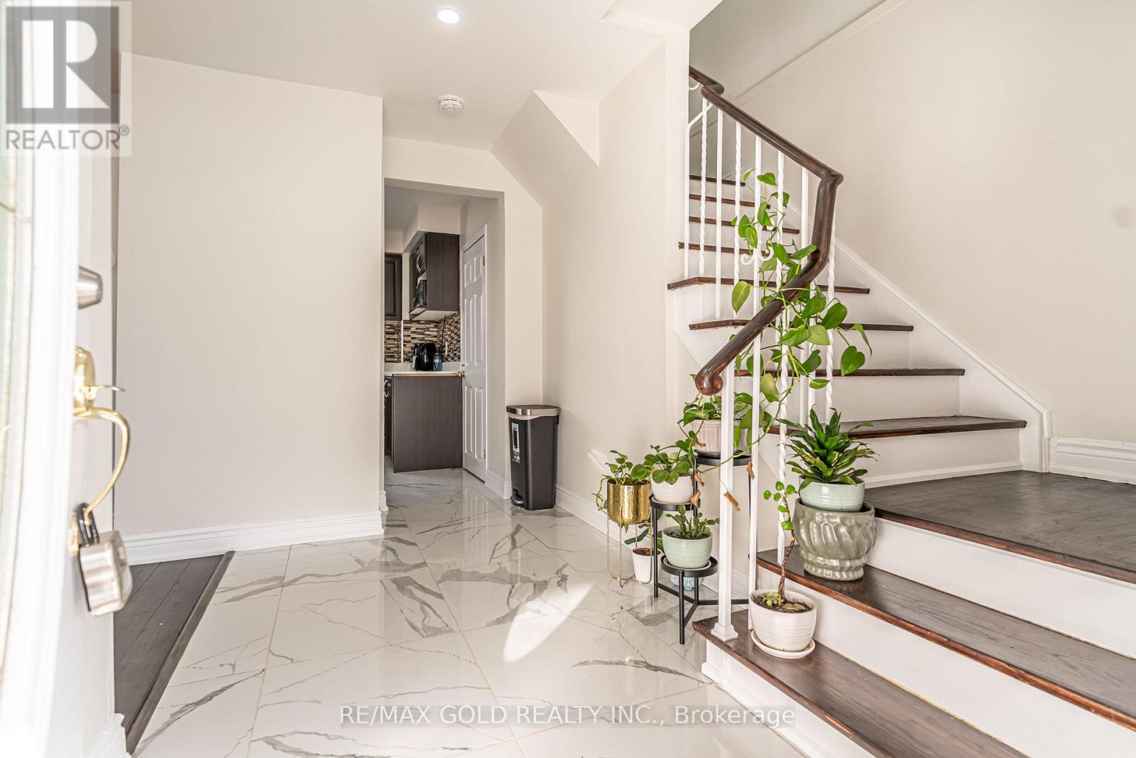 1 Elrose Road, Brampton, Ontario  L6T 2C2 - Photo 6 - W12661552