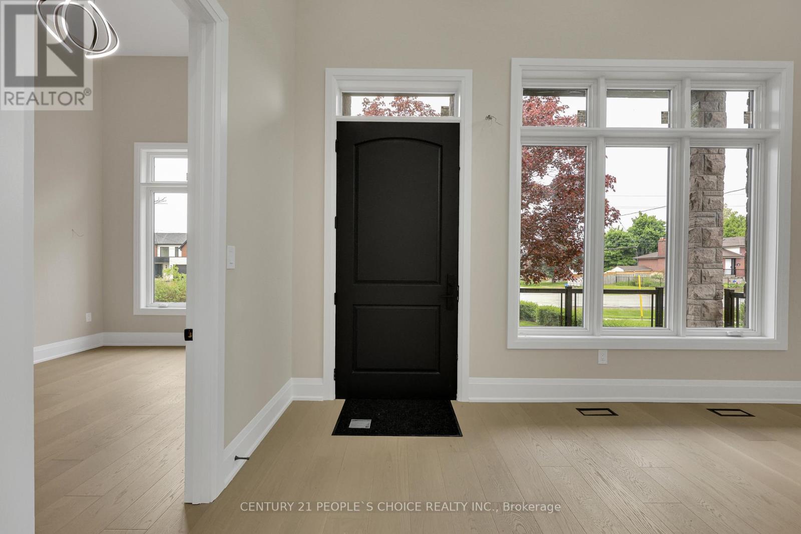 2091 Bridge Road, Oakville, Ontario  L6L 2E8 - Photo 4 - W12661648