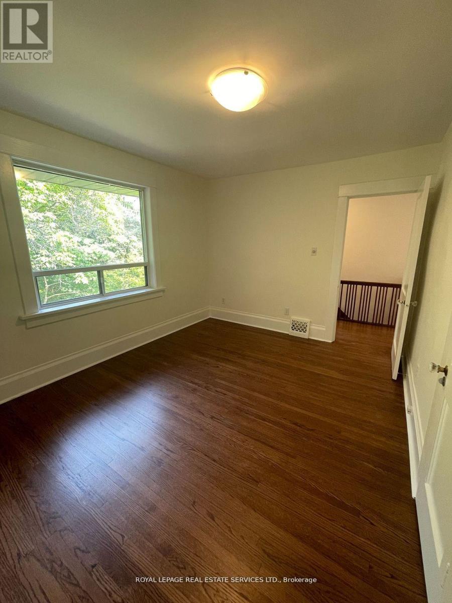 Upper - 239 Ellis Avenue, Toronto, Ontario  M6S 2X4 - Photo 14 - W12661716