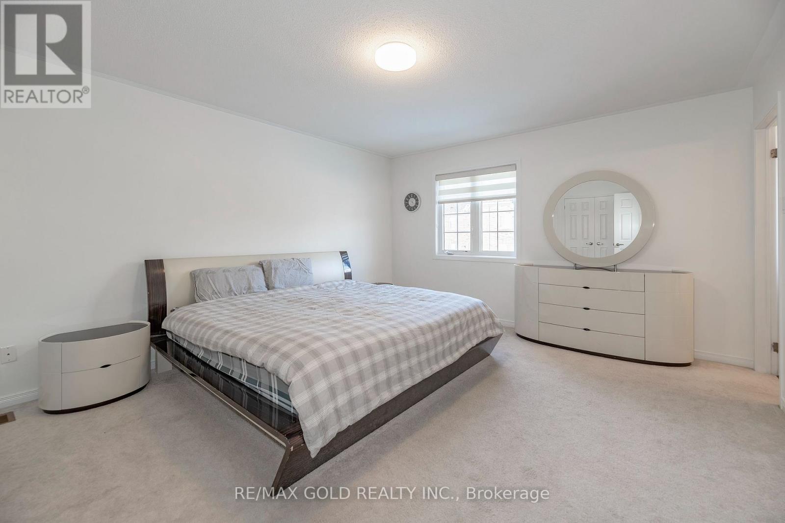 84 Honeyview Trail, Brampton, Ontario  L6P 4A4 - Photo 10 - W12661720