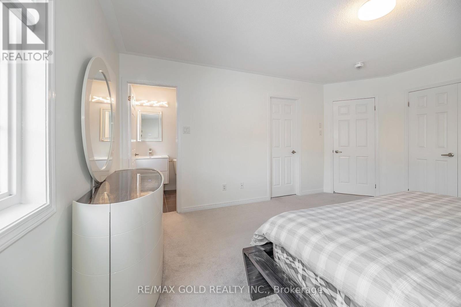 84 Honeyview Trail, Brampton, Ontario  L6P 4A4 - Photo 11 - W12661720