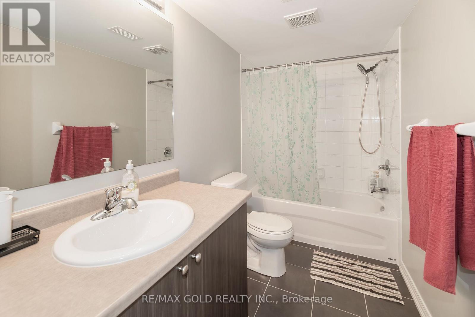 84 Honeyview Trail, Brampton, Ontario  L6P 4A4 - Photo 17 - W12661720