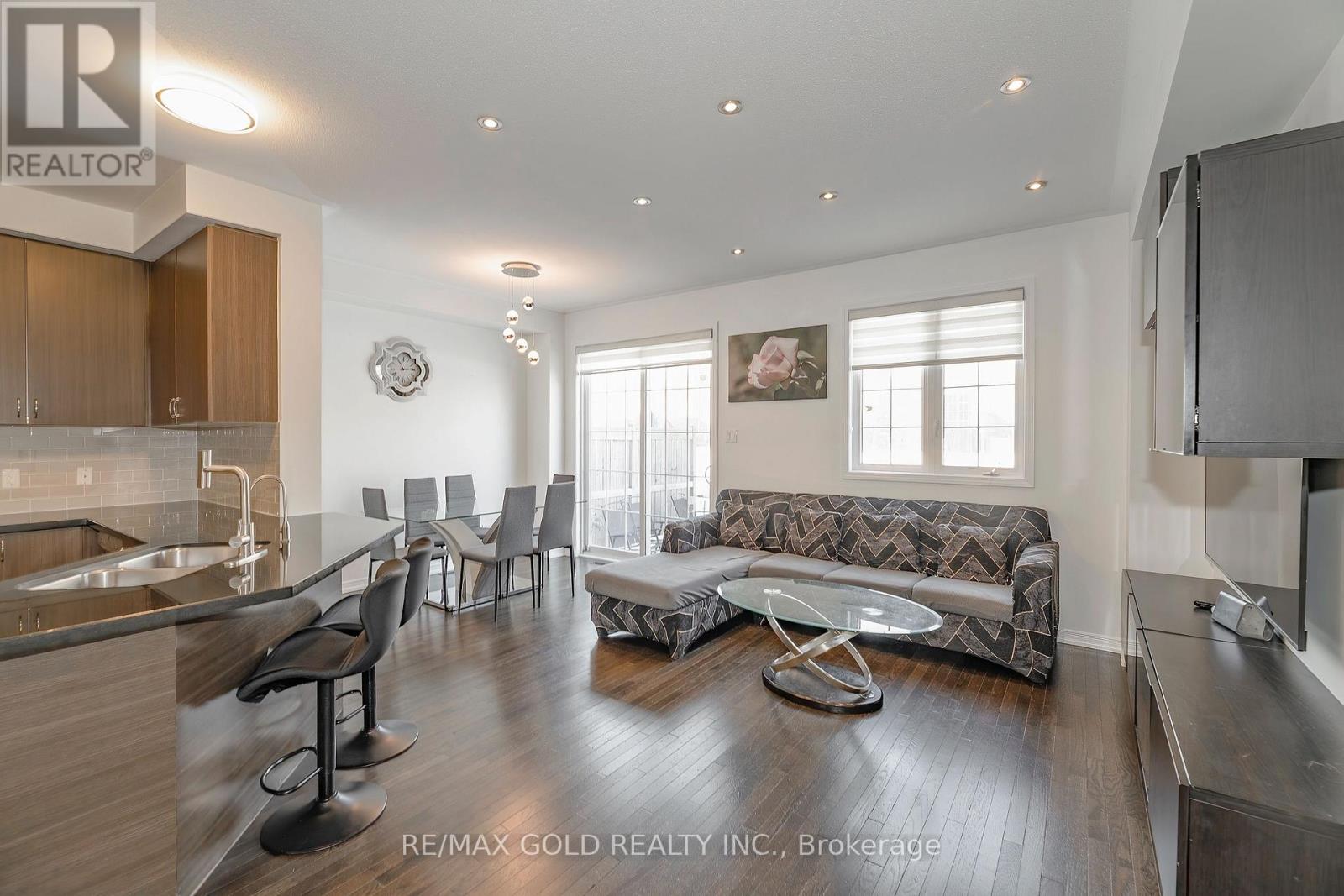 84 Honeyview Trail, Brampton, Ontario  L6P 4A4 - Photo 2 - W12661720