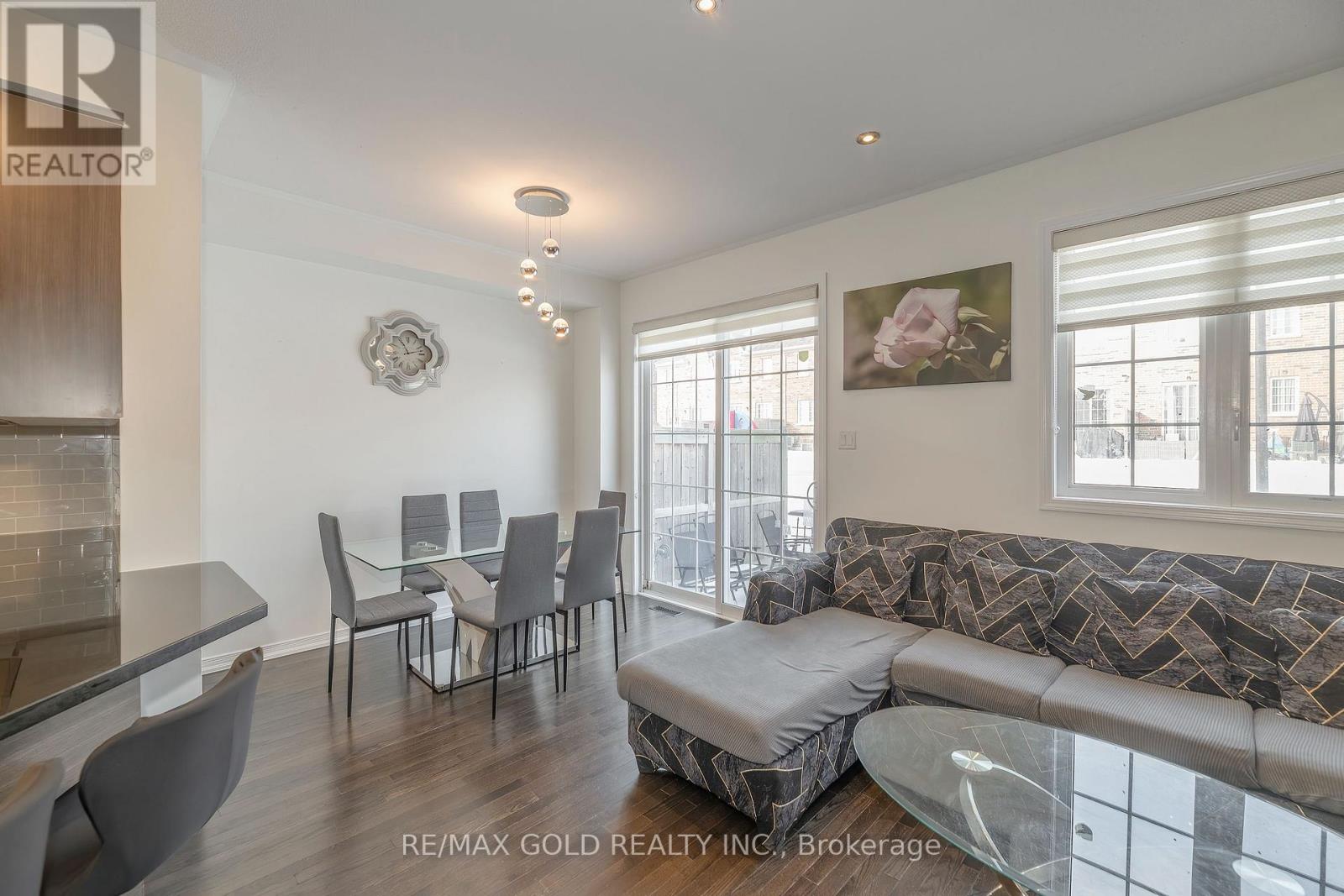 84 Honeyview Trail, Brampton, Ontario  L6P 4A4 - Photo 4 - W12661720