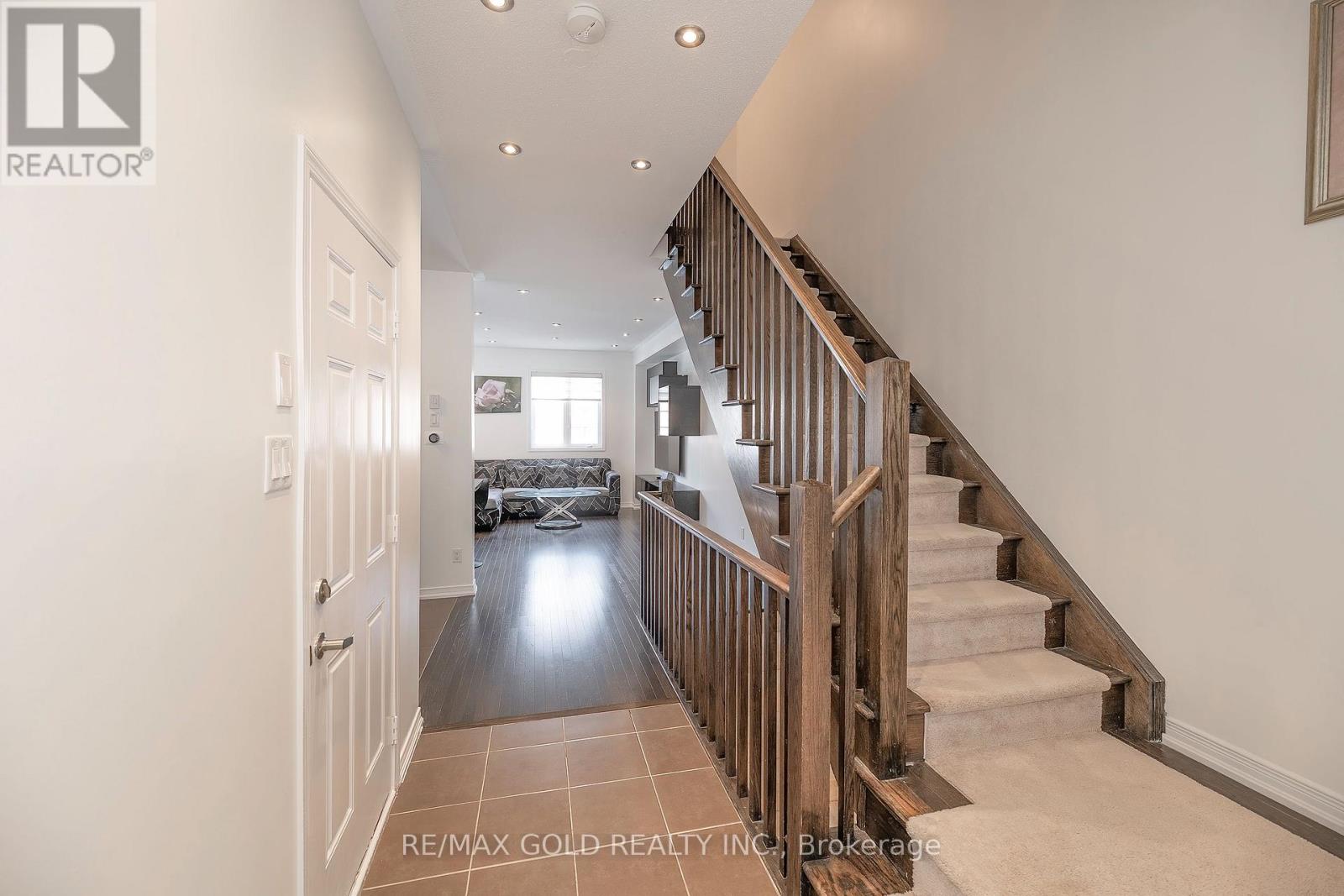 84 Honeyview Trail, Brampton, Ontario  L6P 4A4 - Photo 8 - W12661720