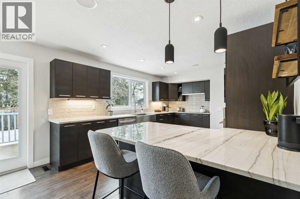 169 Braniff Crescent Sw, Calgary, Alberta  T2W 2M3 - Photo 9 - A2276509