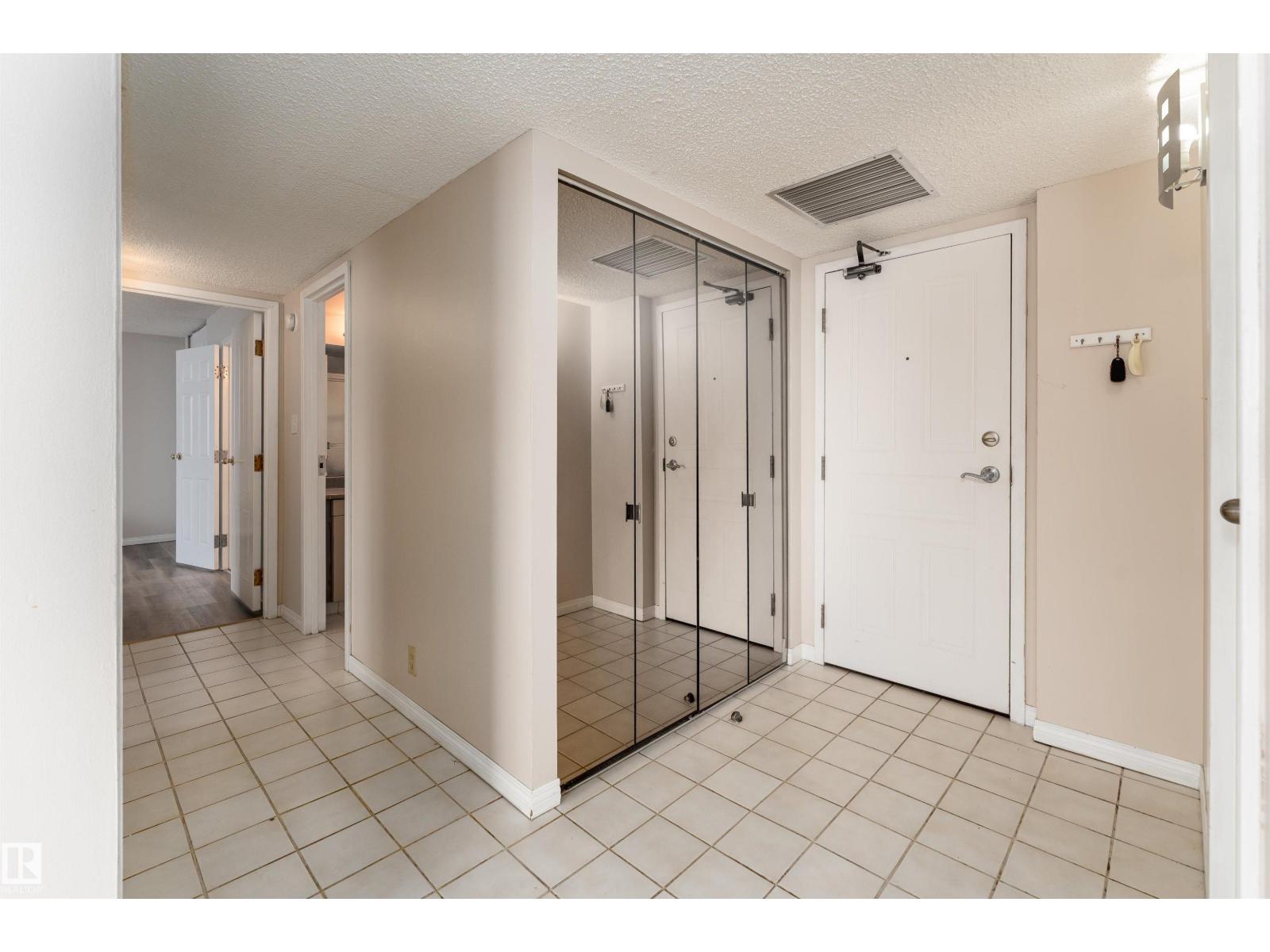 #702 8340 Jasper Av Nw, Edmonton, Alberta T5H 4C6 - Photo 8 - E4469028