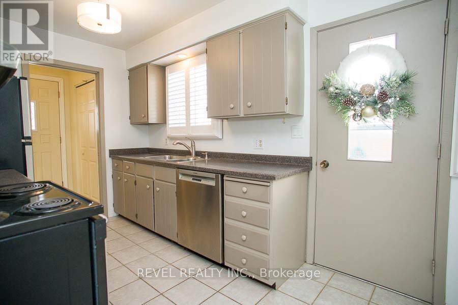 15 Burdock Boulevard, Brantford, Ontario  N3R 6B5 - Photo 10 - X12661576