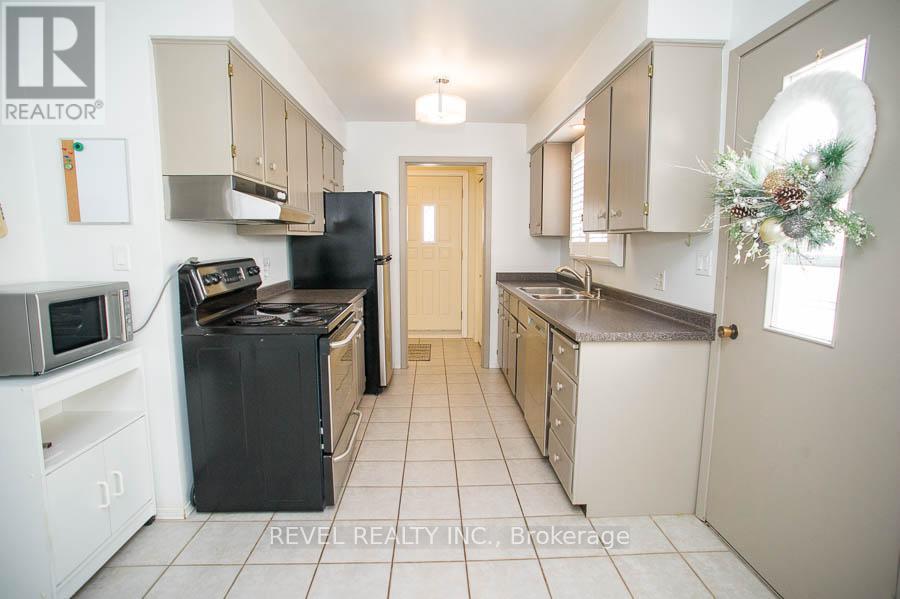 15 Burdock Boulevard, Brantford, Ontario  N3R 6B5 - Photo 8 - X12661576