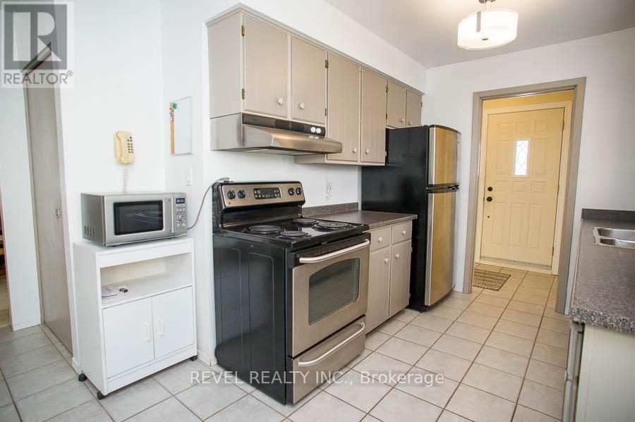 15 Burdock Boulevard, Brantford, Ontario  N3R 6B5 - Photo 9 - X12661576