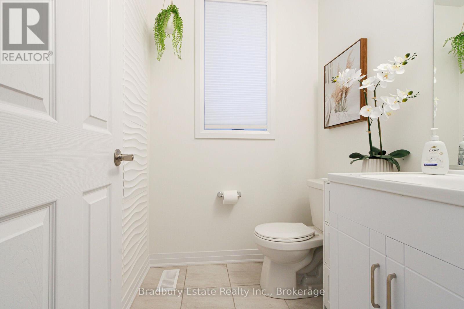 69 Masters Street, Welland, Ontario  N3B 0N4 - Photo 4 - X12661842