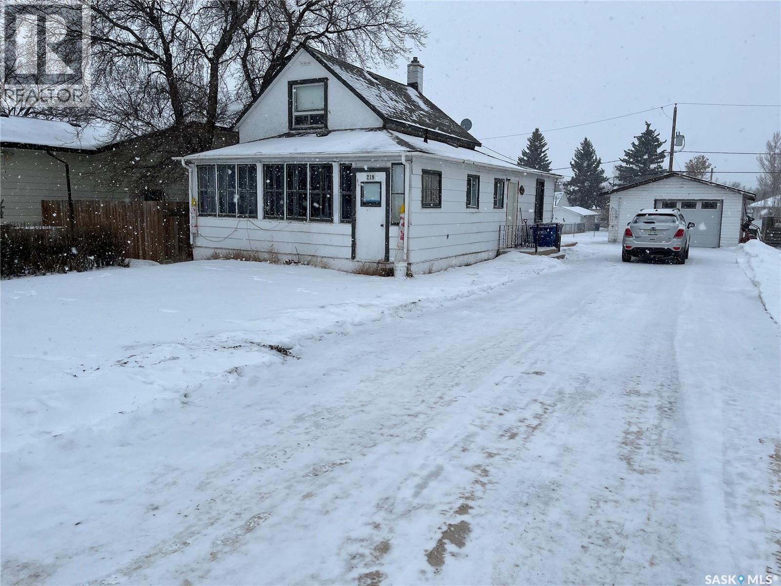 219 1st AVENUE, gravelbourg, Saskatchewan