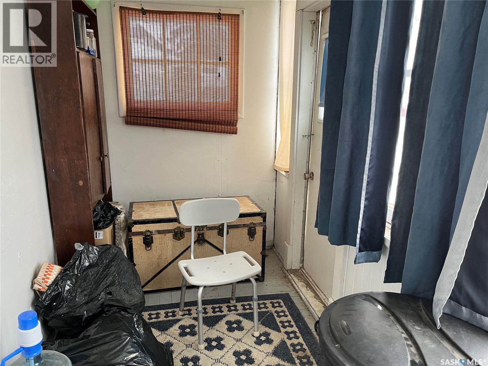 219 1st Avenue, Gravelbourg, Saskatchewan  S0H 1X0 - Photo 2 - SK026204