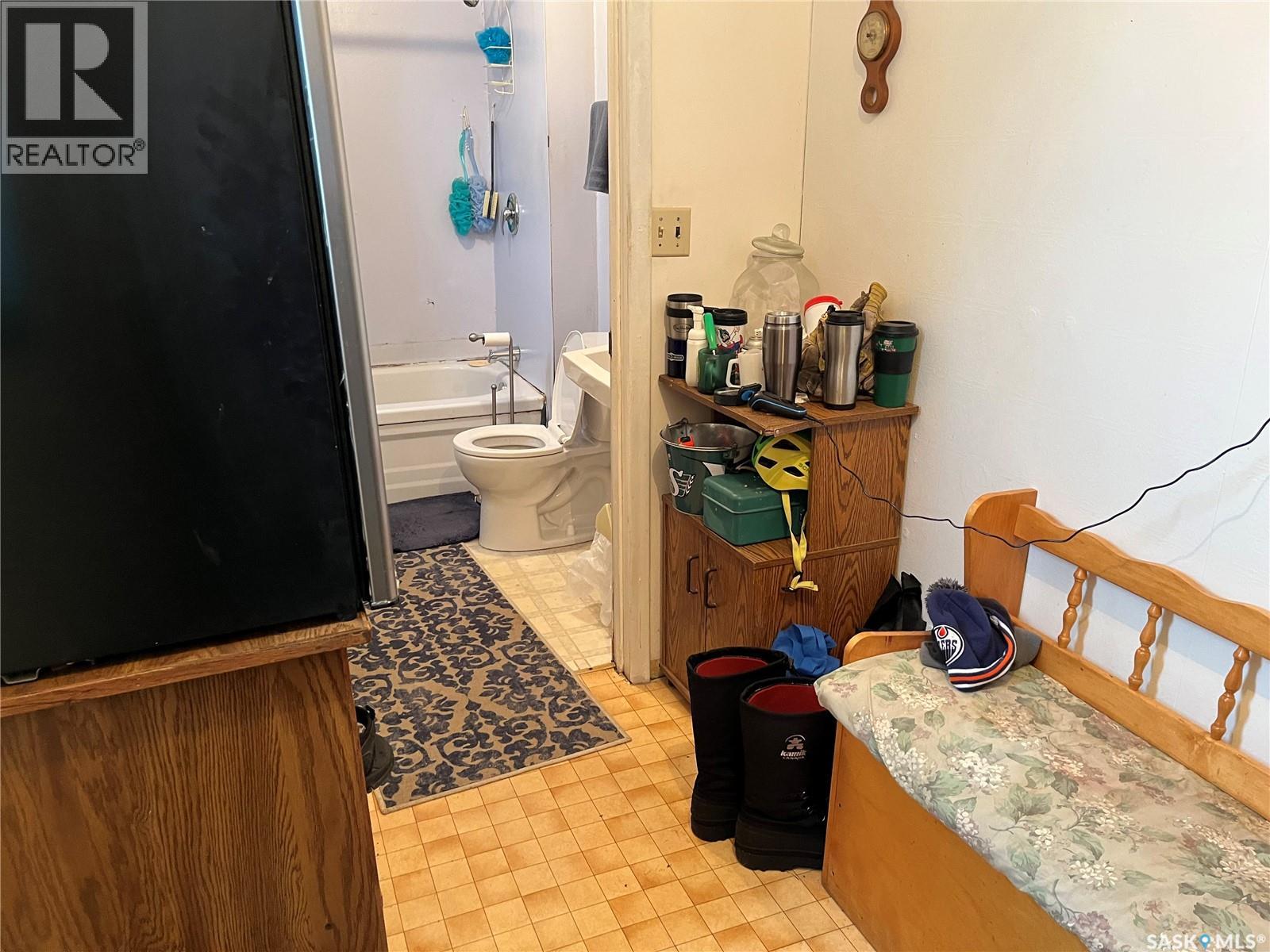 219 1st Avenue, Gravelbourg, Saskatchewan  S0H 1X0 - Photo 21 - SK026204