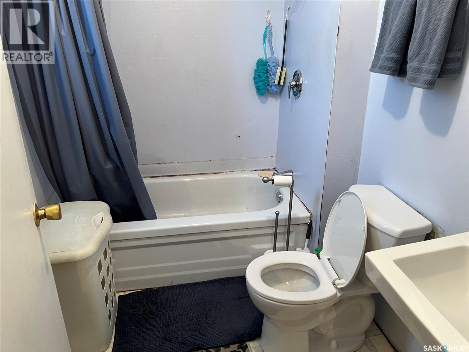 219 1st Avenue, Gravelbourg, Saskatchewan  S0H 1X0 - Photo 22 - SK026204