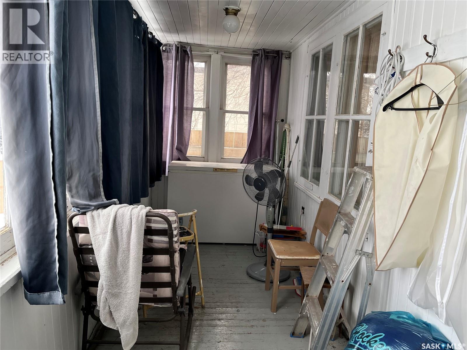 219 1st Avenue, Gravelbourg, Saskatchewan  S0H 1X0 - Photo 3 - SK026204