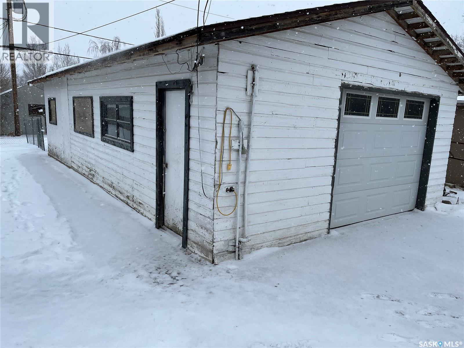 219 1st Avenue, Gravelbourg, Saskatchewan  S0H 1X0 - Photo 30 - SK026204