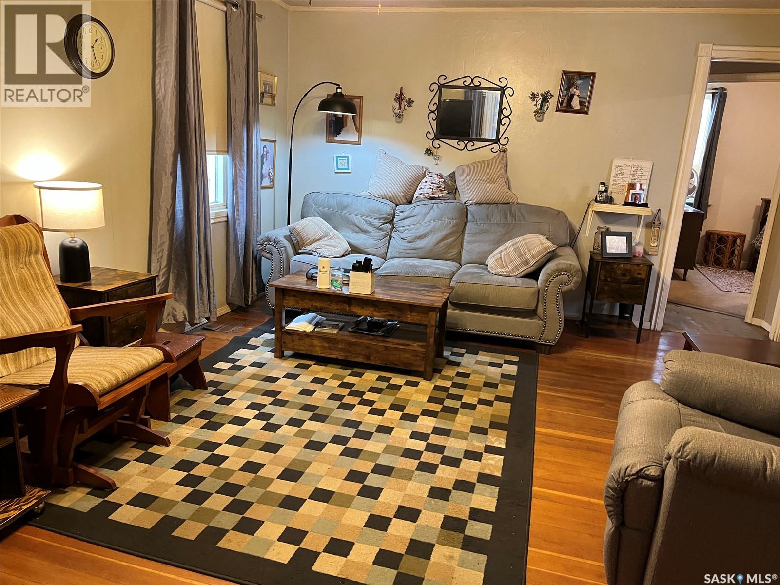 219 1st Avenue, Gravelbourg, Saskatchewan  S0H 1X0 - Photo 4 - SK026204