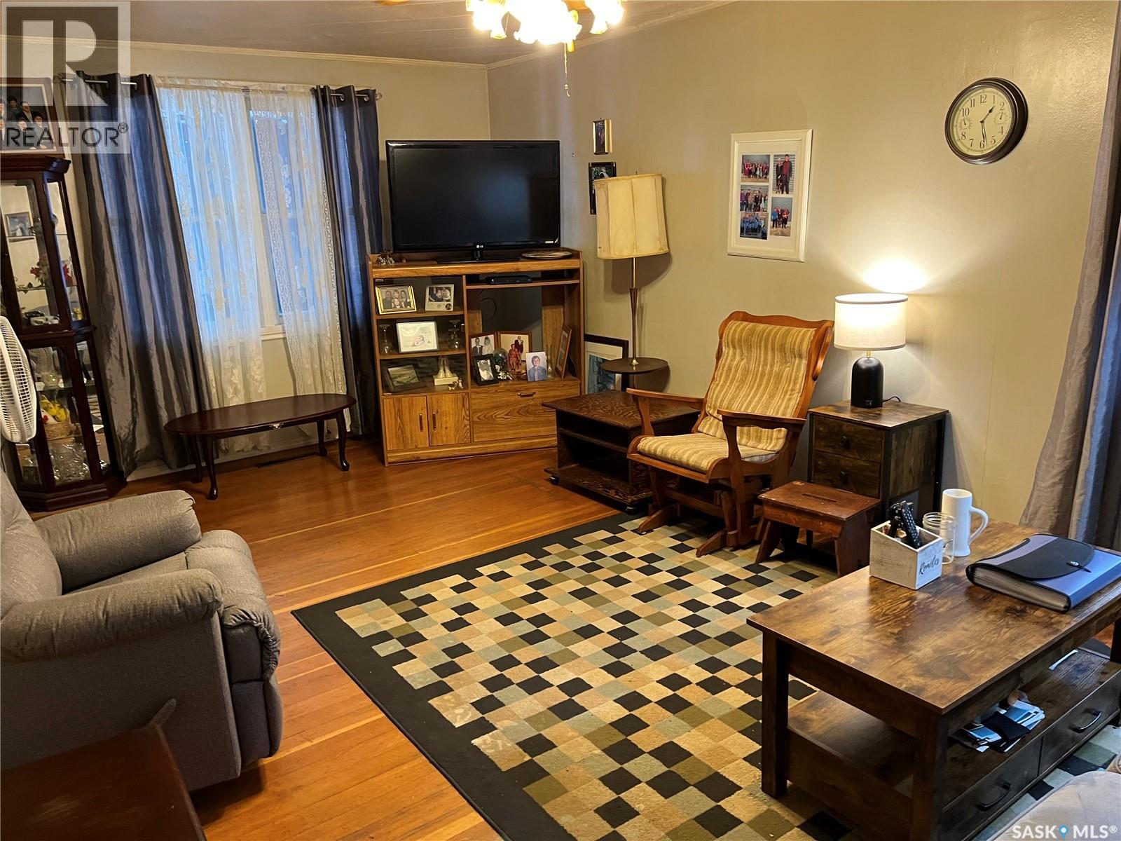 219 1st Avenue, Gravelbourg, Saskatchewan  S0H 1X0 - Photo 5 - SK026204