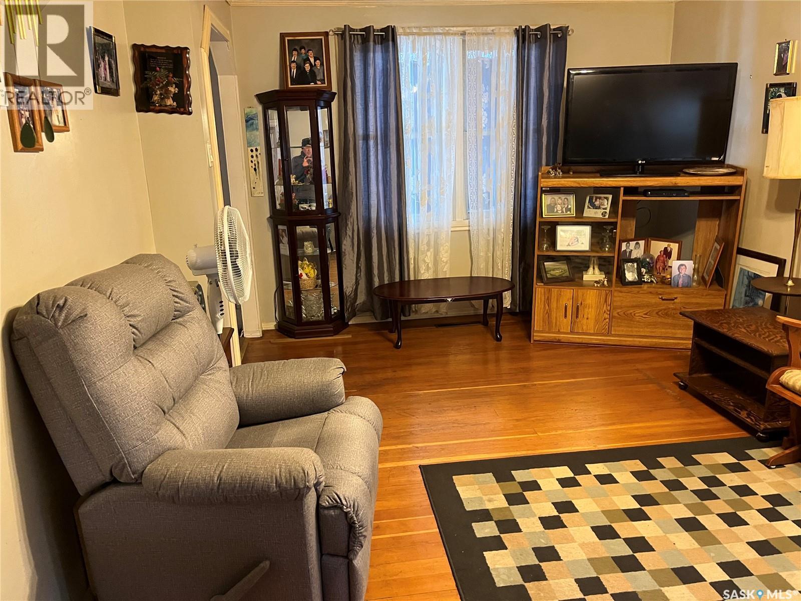 219 1st Avenue, Gravelbourg, Saskatchewan  S0H 1X0 - Photo 6 - SK026204