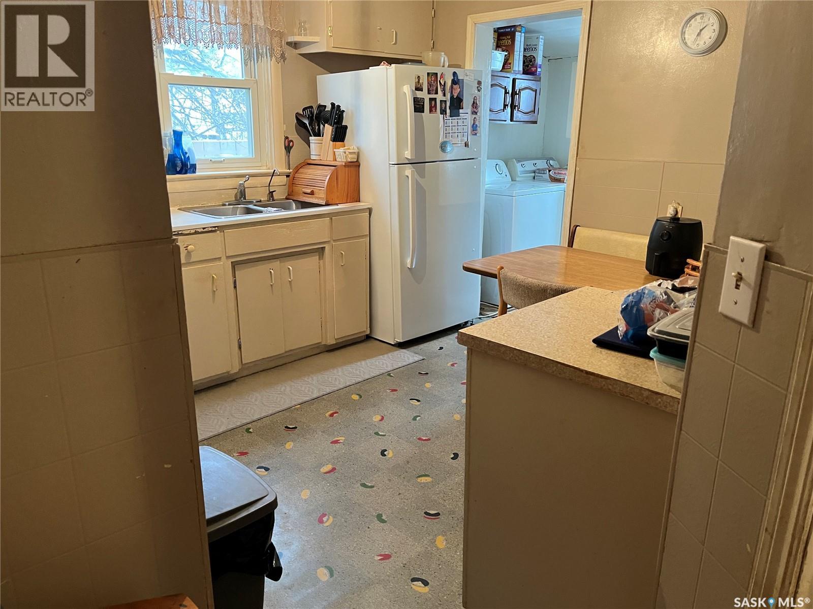 219 1st Avenue, Gravelbourg, Saskatchewan  S0H 1X0 - Photo 8 - SK026204