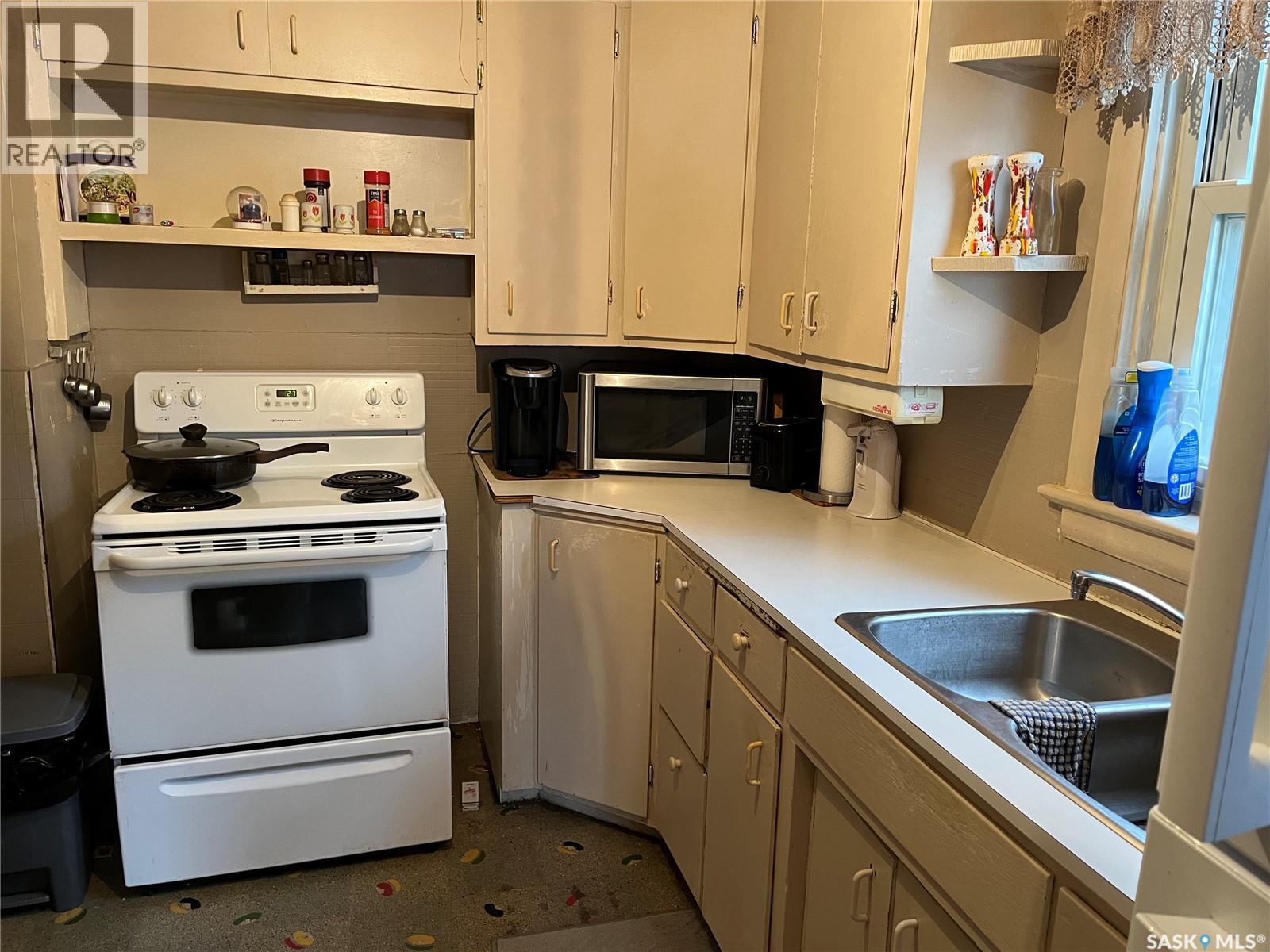 219 1st Avenue, Gravelbourg, Saskatchewan  S0H 1X0 - Photo 9 - SK026204