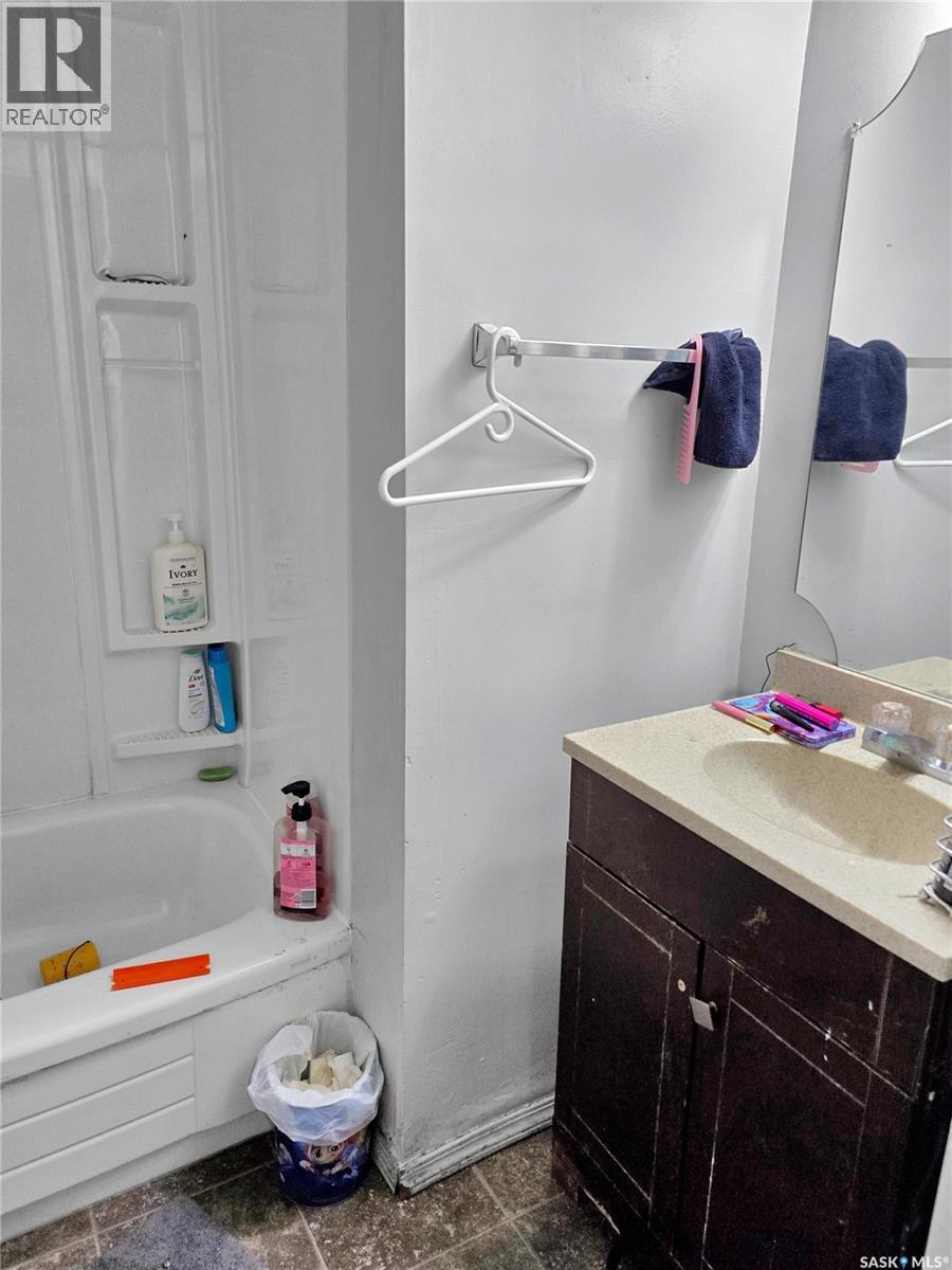 327 S Avenue S, Saskatoon, Saskatchewan  S7M 3A1 - Photo 5 - SK026203