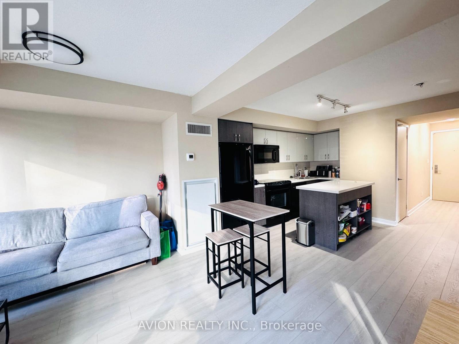 604 - 126 Simcoe Street, Toronto, Ontario  M5H 4E6 - Photo 3 - C12640062