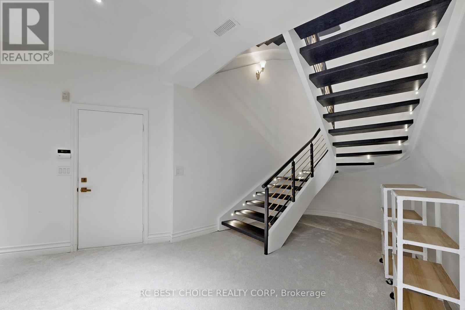 76 Silver Fox Place, Vaughan, Ontario  L6A 1G2 - Photo 44 - N12654158