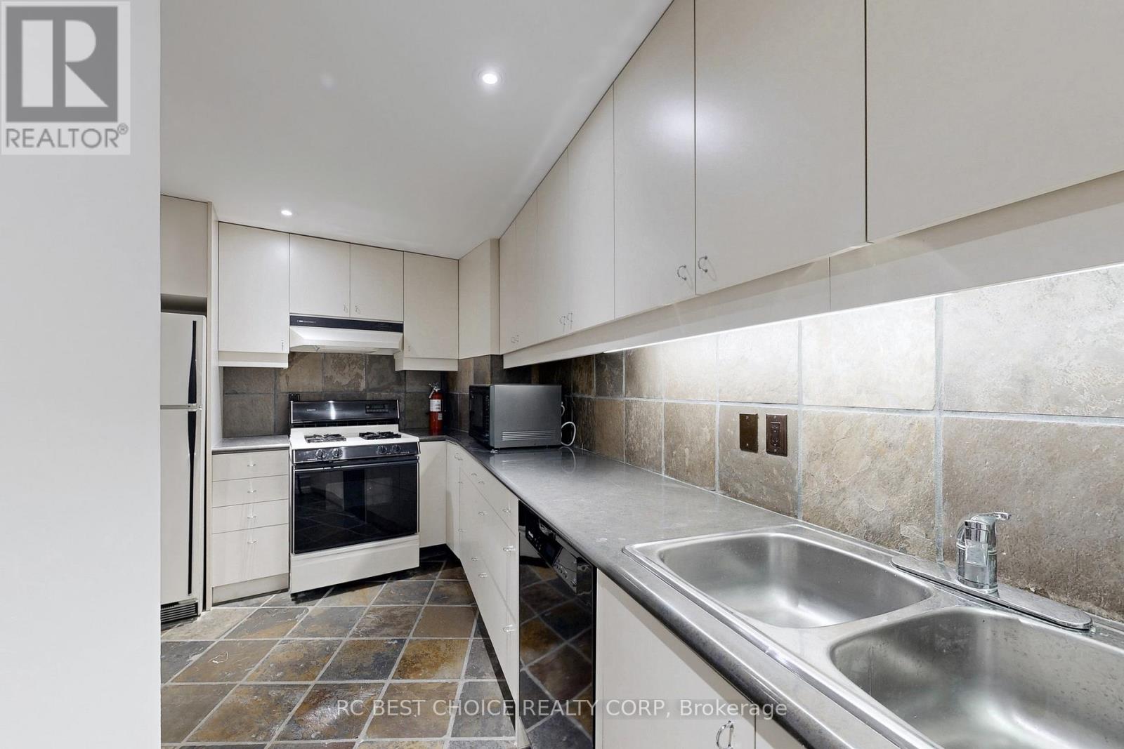 76 Silver Fox Place, Vaughan, Ontario  L6A 1G2 - Photo 47 - N12654158