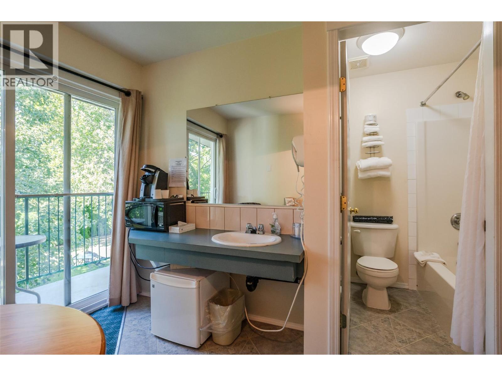 2107 Tait Street Summerland Photo 13