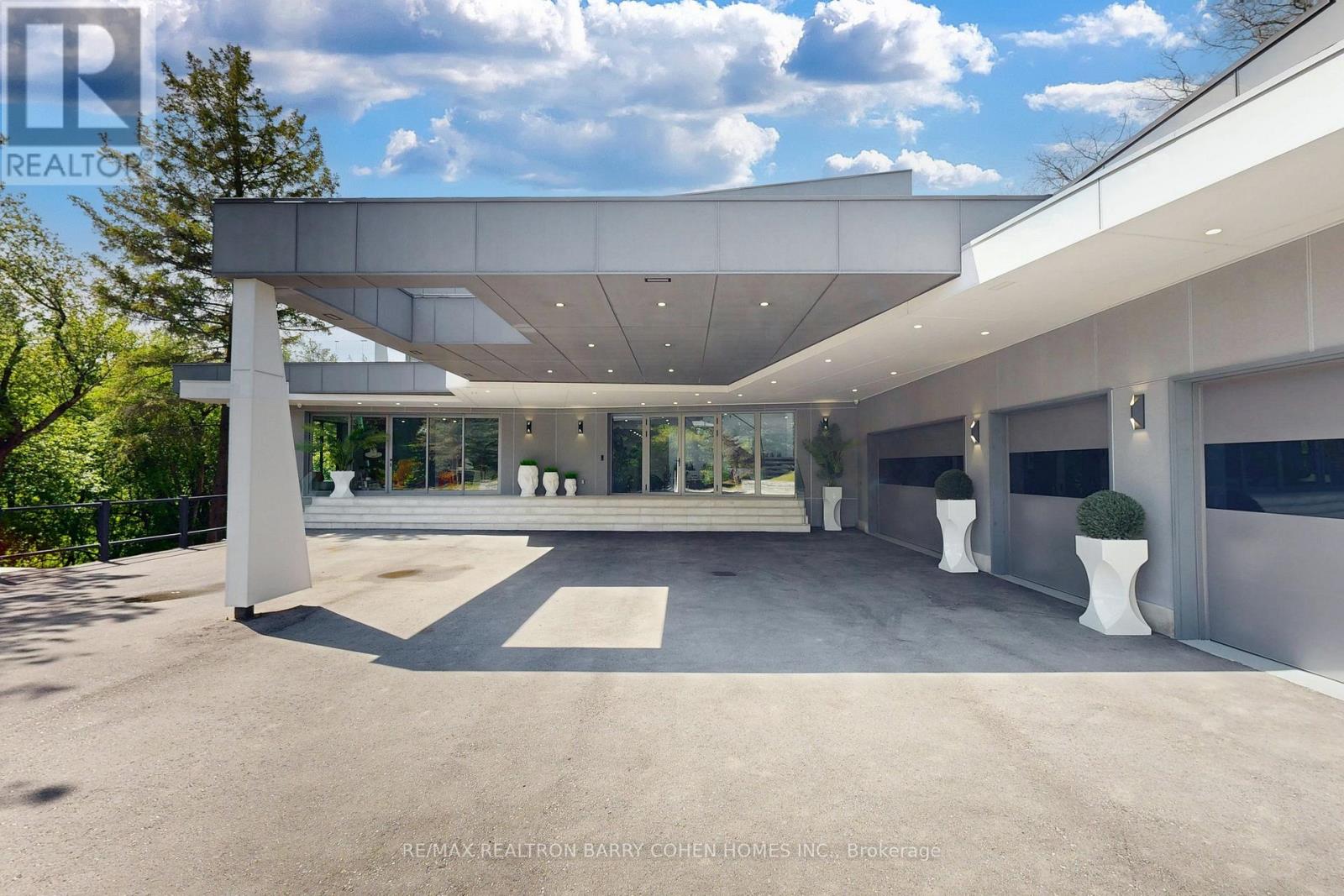 23 Hunters Glen Road, Aurora, Ontario  L4G 6W4 - Photo 4 - N12181635