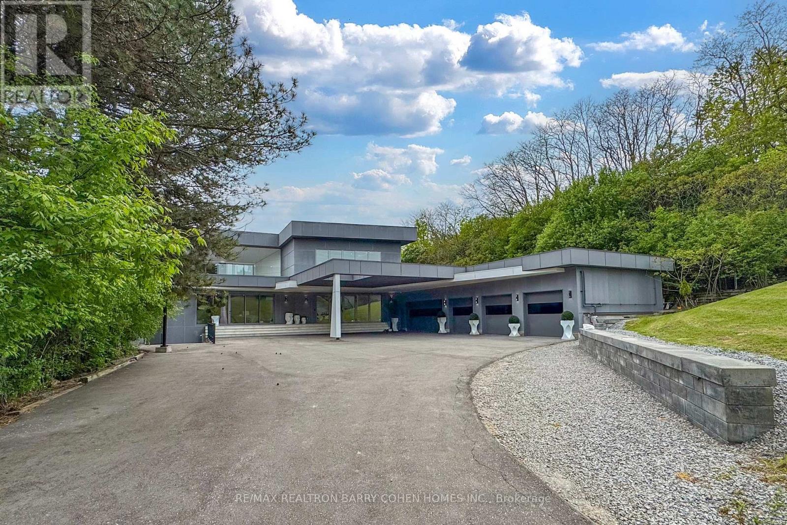 23 Hunters Glen Road, Aurora, Ontario  L4G 6W4 - Photo 3 - N12181635