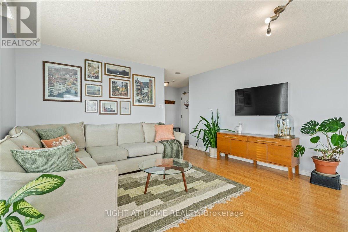 1011 - 101 Subway Crescent, Toronto, Ontario  M9B 6K4 - Photo 4 - W12421807