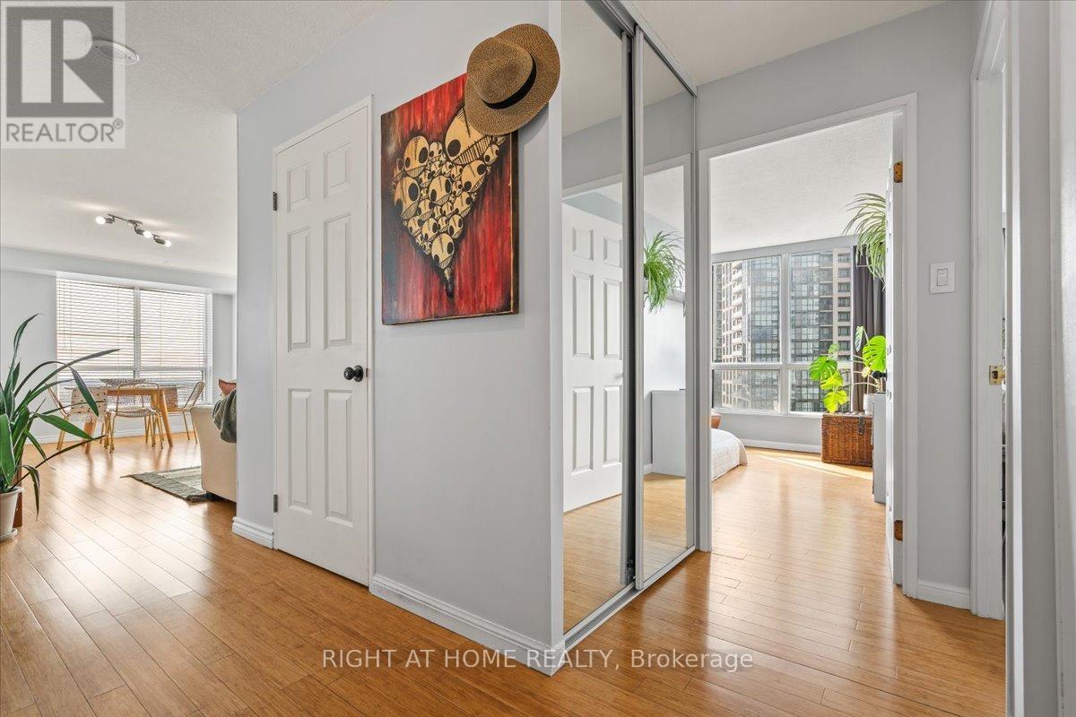 1011 - 101 Subway Crescent, Toronto, Ontario  M9B 6K4 - Photo 12 - W12421807