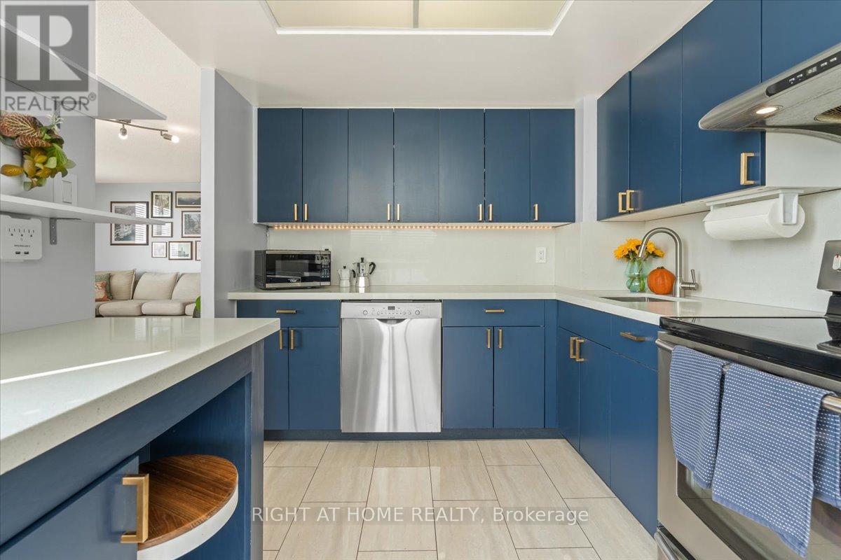 1011 - 101 Subway Crescent, Toronto, Ontario  M9B 6K4 - Photo 10 - W12421807