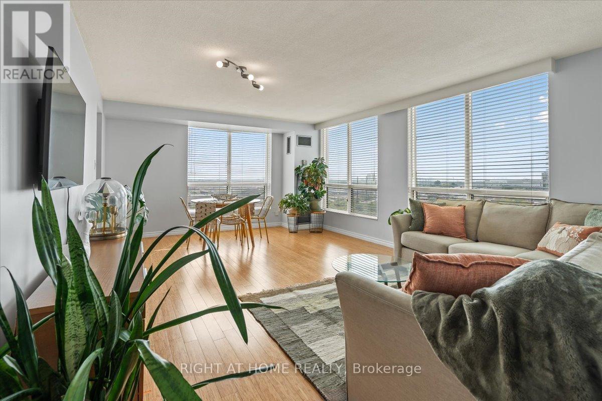 1011 - 101 Subway Crescent, Toronto, Ontario  M9B 6K4 - Photo 2 - W12421807