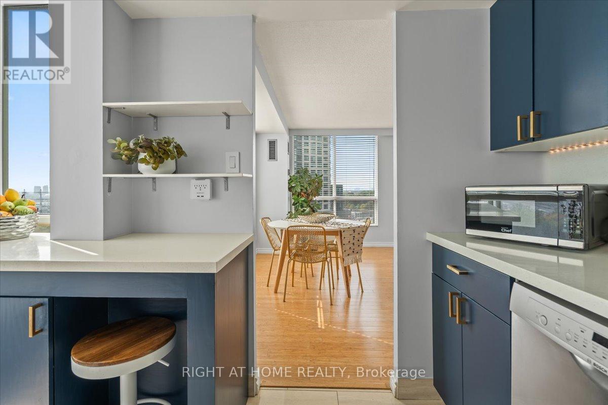 1011 - 101 Subway Crescent, Toronto, Ontario  M9B 6K4 - Photo 8 - W12421807