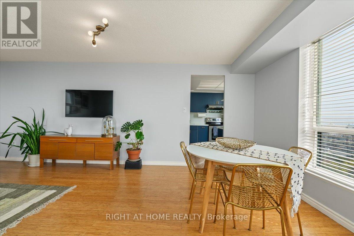 1011 - 101 Subway Crescent, Toronto, Ontario  M9B 6K4 - Photo 5 - W12421807