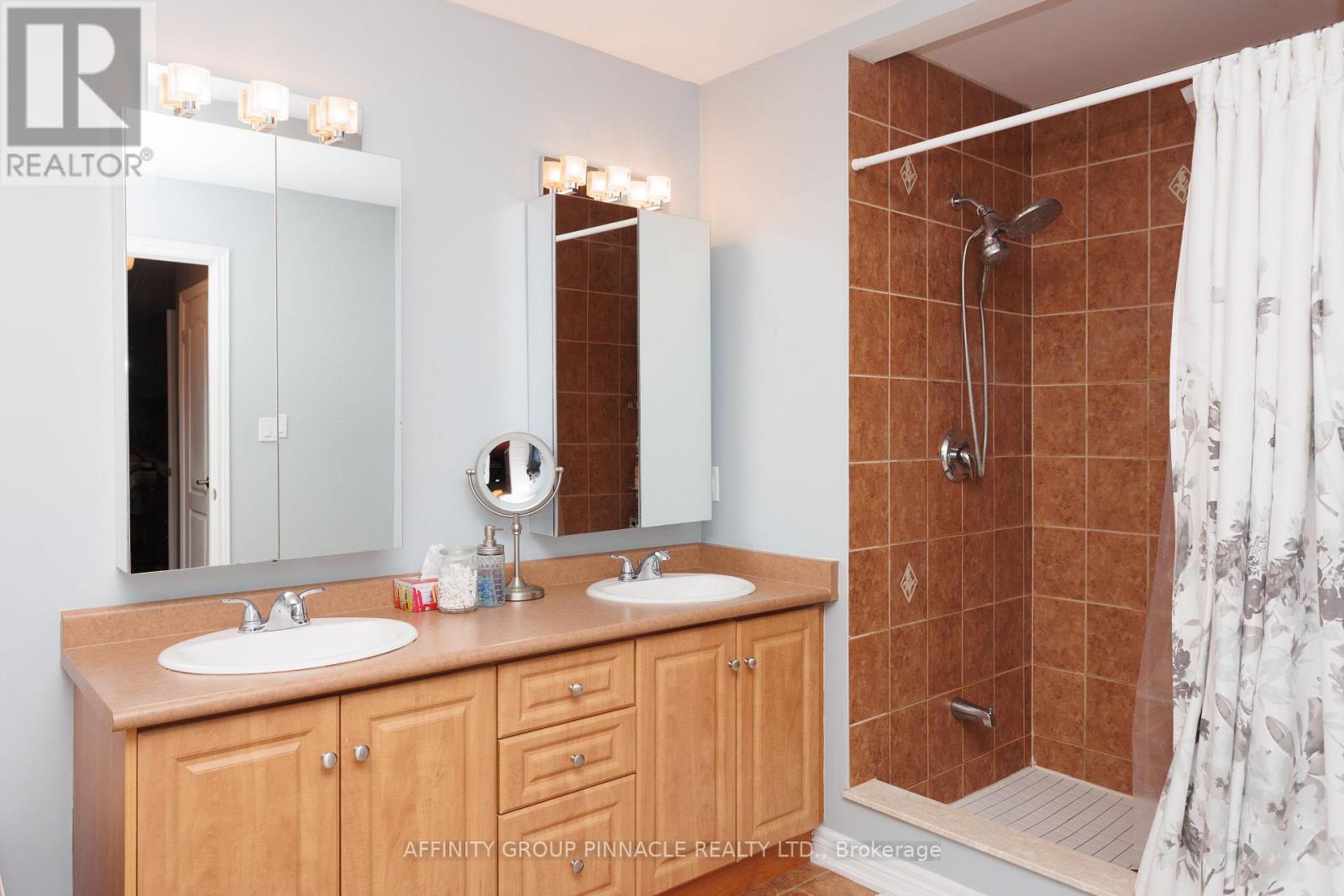 8 Horton Place, Kawartha Lakes, Ontario  K9V 0C2 - Photo 25 - X12661864