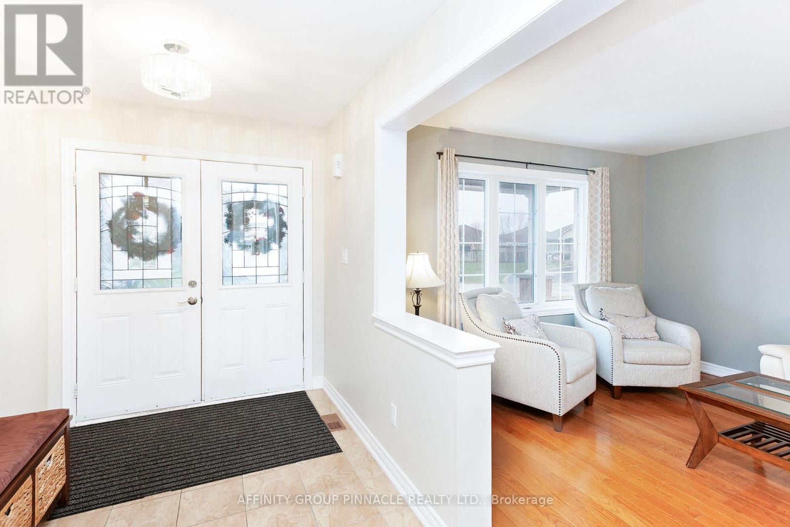 8 Horton Place, Kawartha Lakes, Ontario  K9V 0C2 - Photo 5 - X12661864