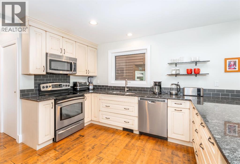 4 Woodside Lane, Canmore, Alberta  T1W 1T1 - Photo 27 - A2276183