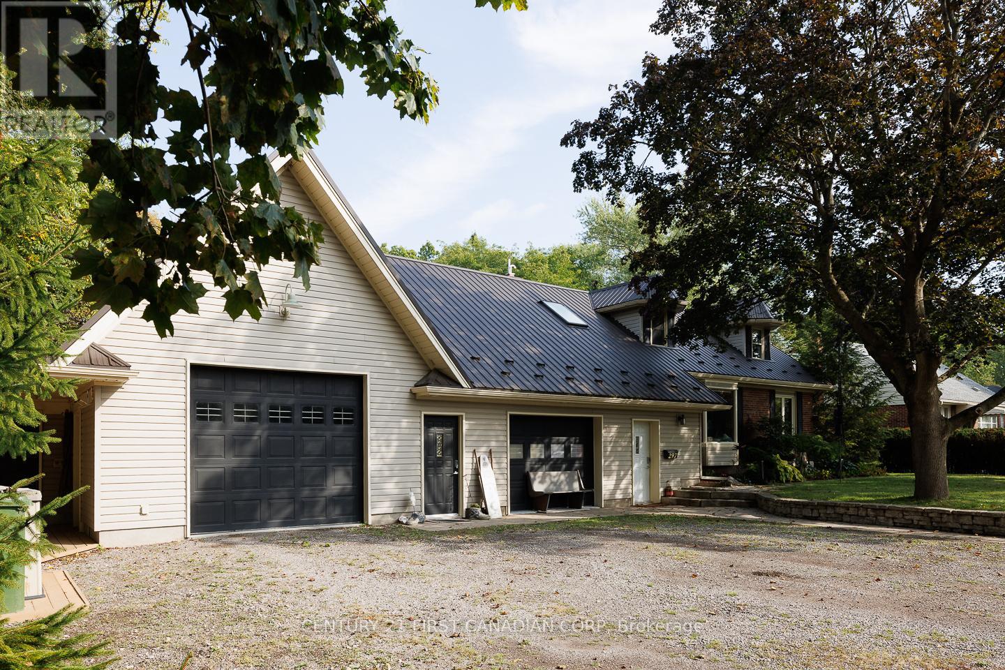 297 Alma Street, St. Thomas, Ontario  N5P 3B9 - Photo 2 - X12661826