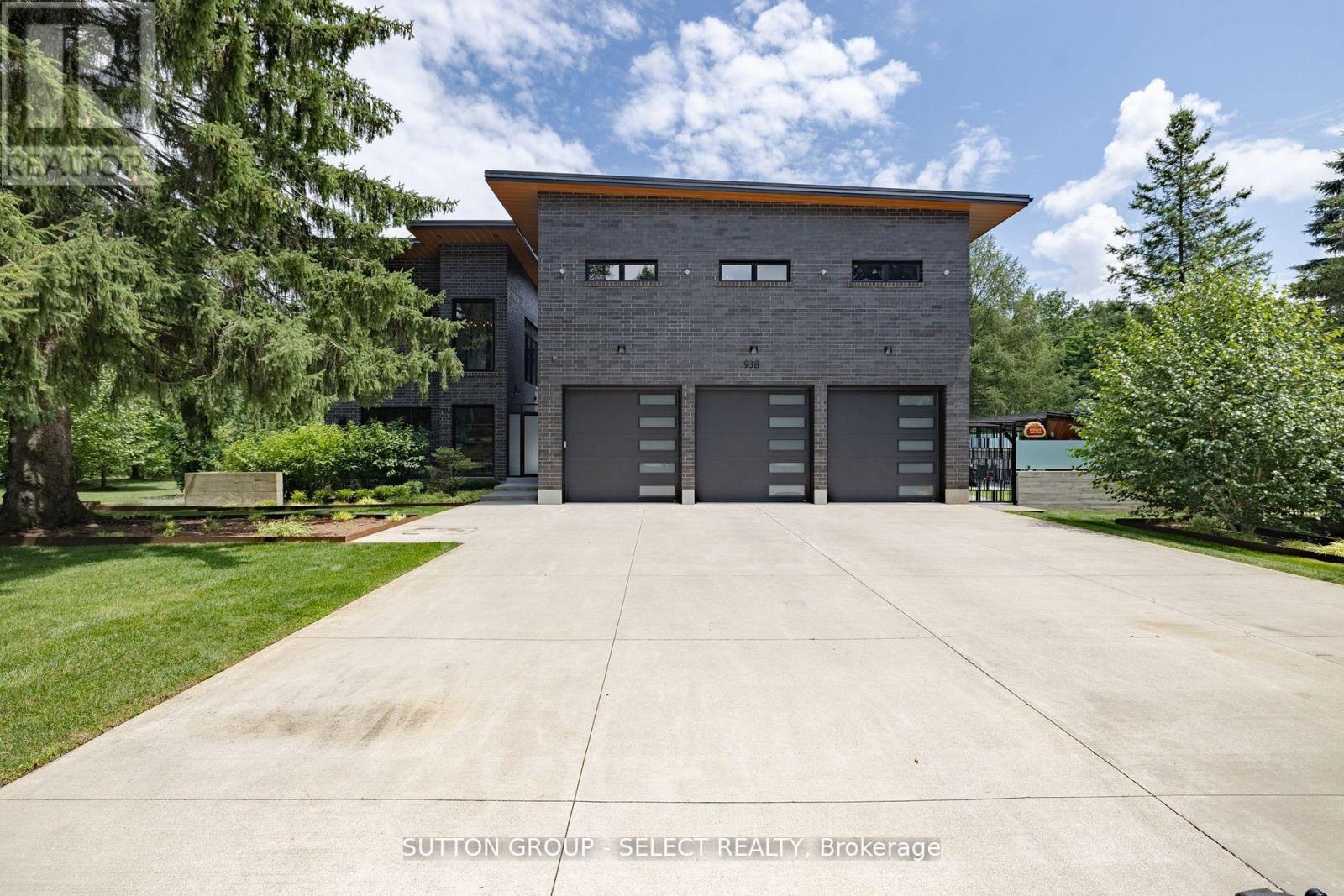 9385 Elviage Drive, London South, Ontario  N6K 4R8 - Photo 2 - X12661930