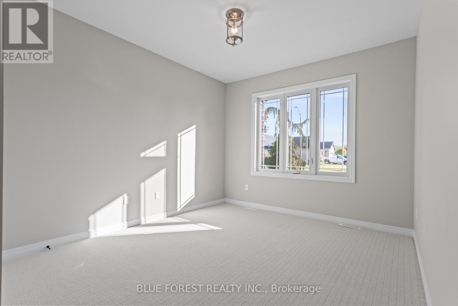 218 Snyders Avenue, Central Elgin, Ontario  N0L 1B0 - Photo 12 - X12662054