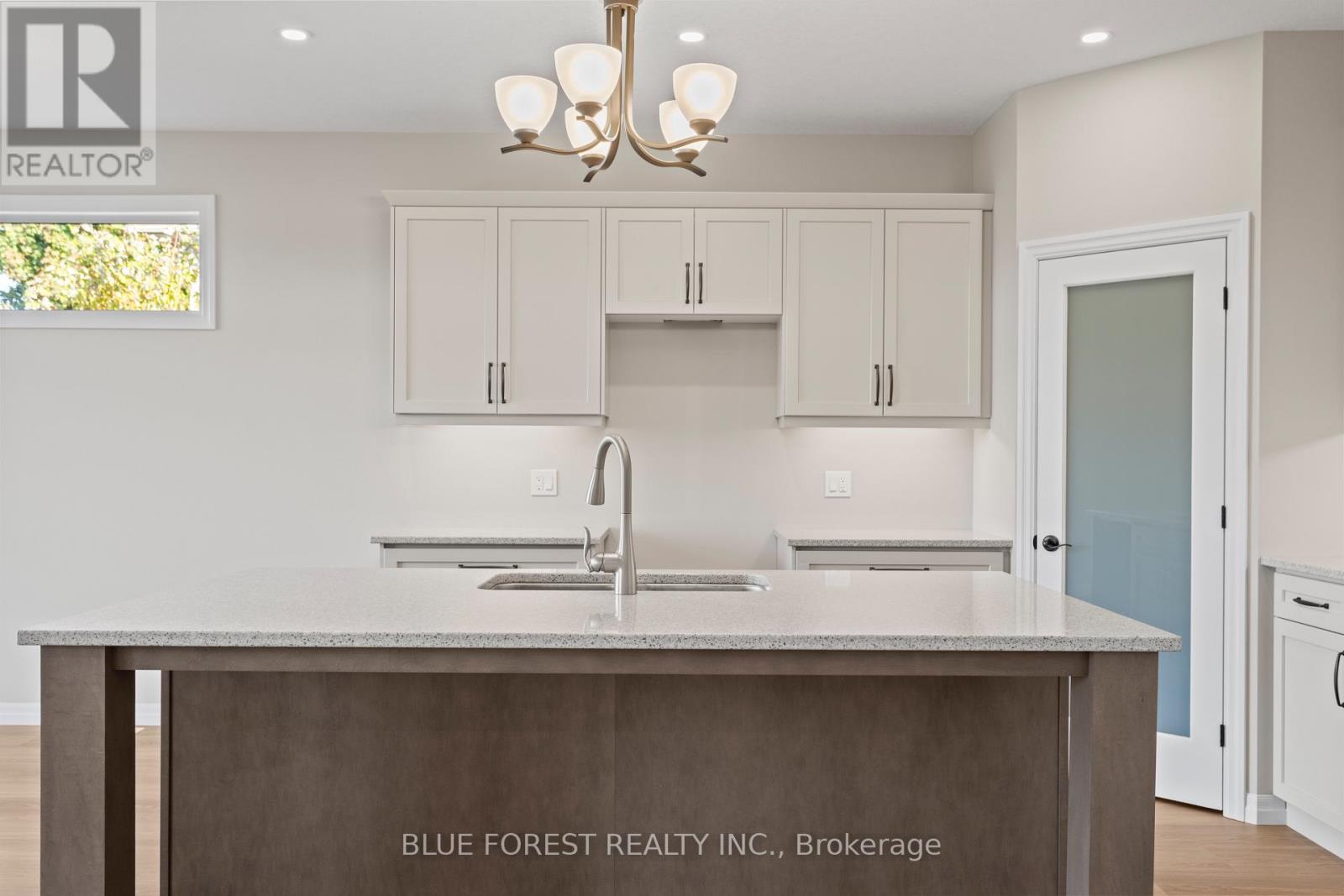 218 Snyders Avenue, Central Elgin, Ontario  N0L 1B0 - Photo 5 - X12662054