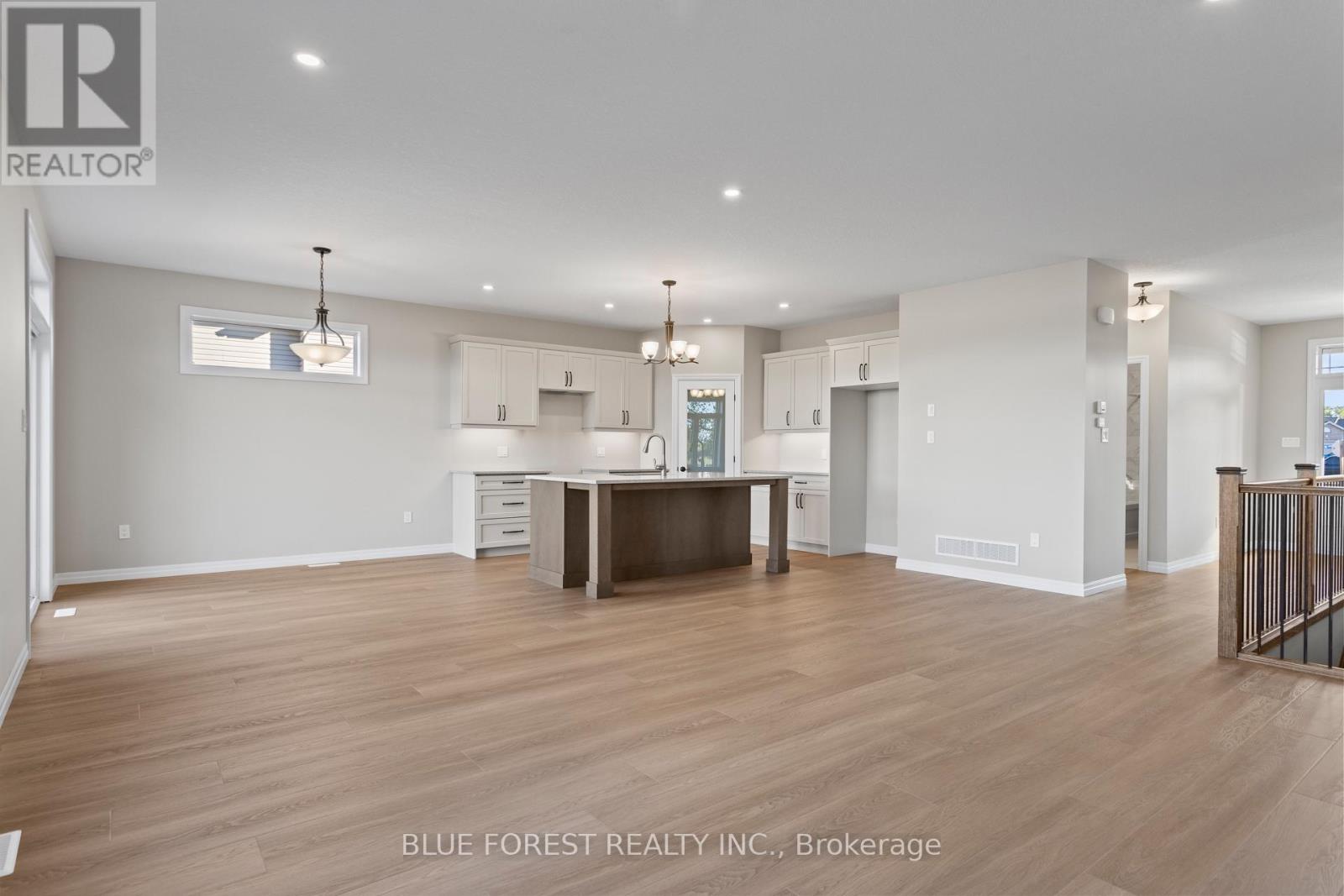 218 Snyders Avenue, Central Elgin, Ontario  N0L 1B0 - Photo 6 - X12662054